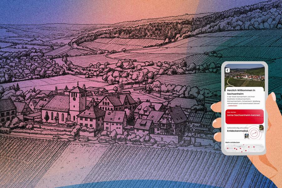 Eine Hand hält ein Smartphone mit einer Anwendung über Sachsenheim, während im Hintergrund eine gezeichnete Landschaft mit Feldern und Gebäuden zu sehen ist.