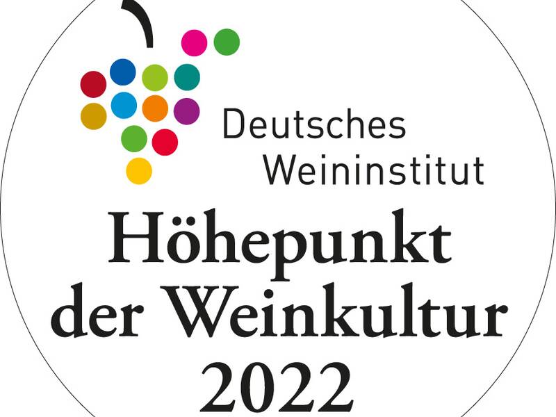 Ein Logo des Deutschen Weininstituts mit dem Text "Höhepunkt der Weinkultur 2022" und einer Trauben-Abbildung aus bunten Punkten.