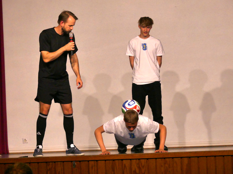 Fußball Freestyler Camill Hauser