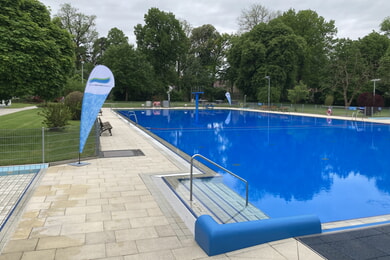 Saisonstart im Schloss-Freibad