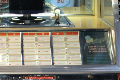 Schlager-und Erzählcafé mit "Flohmarkt-Theke"